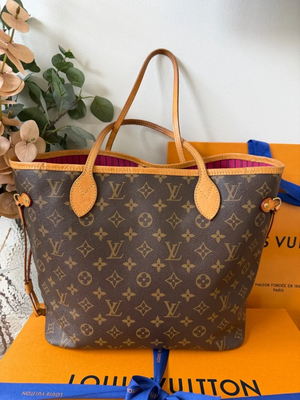 Authentic Louis Vuitton Neverfull MM Monogram Tote - Picture 3 of 16